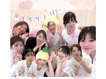 ジ エステティック イーズ ららぽーと福岡店の雰囲気(福岡店スタッフ全員レモンボトルのお手入れ真っ最中です。)