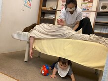 子育てママの整体サロン/施術中のお子様の様子