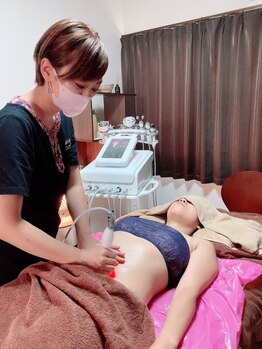 サロンアスティティ(Astiti)の写真/春に向けて今から痩身♪寒くなって代謝が下がるこの時期に機械とハンドマッサージでセル脂肪にアタック！