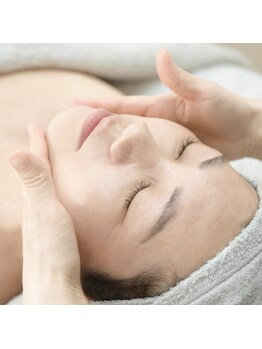 サロン ド アヤ(salon de Aya)/高級美容液でマッサージ