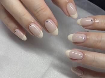 リーネイル(Lee_nail)の写真/【大切なイベントにもオススメ◎】爪が短い方でも大丈夫♪熟練スタッフが綺麗に長さ出し☆