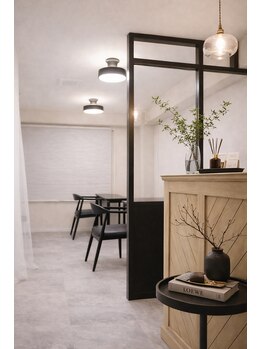 レプレネイル 日本橋人形町(RepreNail)の写真/【人形町の大人のネイルサロン】
人形町で、静かに過ごす大人のネイル時間。