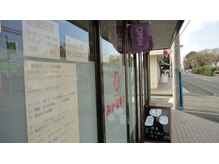 ピカピカのガラス。施術大好きな店長が、磨いております(笑）