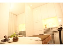 イロドリ 浦和美園(irodori)/白が基調の半個室で