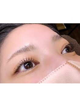 ナチュラル上品な目元にしたい