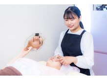 小顔矯正サロン ぷてぃらっくの雰囲気（お顔の状態を一緒に確認しながら施術をしていくので変化を実感！）