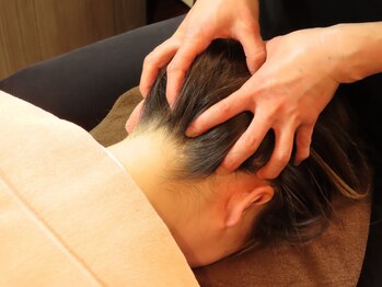 エムス(EM'S)の写真/【頭痛・不眠改善】頭だけでなく首・肩・お顔・耳ツボほぐし・頭皮スッキリ炭酸ムース付きの豪華メニュー◎
