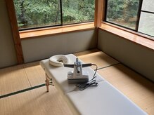 タカナッツの雰囲気（《マッサージ施術はこちらの機械で行います》）