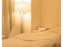 寝心地抜群のベットでリラックスいただける施術スペース