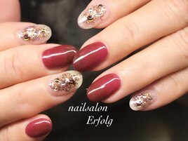 ボルドー×ラメが大人な冬ネイル