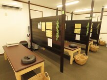 ぬくもり城東整体院の雰囲気（木のぬくもりが感じられる空間で施術いたします）