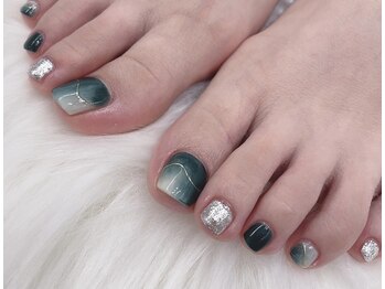 サリナスネイル(SARINASNAIL)の写真/【アートコース¥7800～★】素足に自信！こだわりフットネイルで夏の足元お洒落をぎゅっと指先に♪