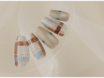 ポイントカラーチェックネイル