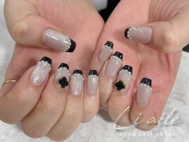 黒フレンチネイル