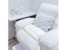 ネイルデイズ(nail DAYS)の雰囲気（リラックスできるソファーで１年通してフットネイルが人気です！）