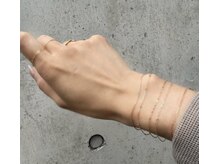リリネイル(RiRi Nail)の雰囲気（専用の溶接機でチェーンを繋いで留める、留め具のないジュエリー）