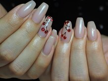 ツヤ感ベージュにぷるんっとチェリーポイントで視線集中！