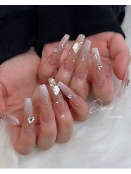 Dumyの写真/大きめパーツ&埋め尽くしネイルもお任せ☆指先までときめく洗練されたガーリーデザインをご用意★