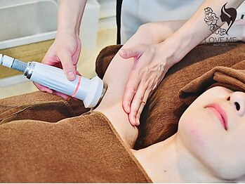 ラブミー 渋谷本店(LoveMe)の写真/【二の腕・振り袖肉専用】最新蓄熱式超音波による無制限ショット数。痛みなく、効果抜群で大人気！