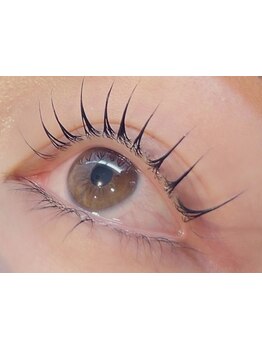 ナチュラル上品な目元にしたい