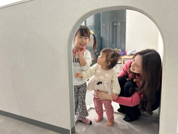 ピース(PEACE)の写真/《お子様同伴OK/キッズスペースあり》ヘア,アイ,エステ併設サロン！お子様がいてもオシャレを楽しめます★