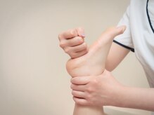 小鳥遊 タカナシ/足裏トントン