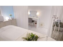 敏感肌専科・眠れる美肌脱毛Amitie札幌琴似店〈顔脱毛/毛穴洗浄/フェイシャル〉/ワンゲスト制の落ち着く空間