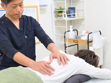 ひのき堂鍼灸治療院の雰囲気（DRT整体の様子です。ゆらされて気持ち良かった♪と言われます）