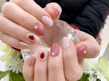ブローチネイル オーロラ姫 Pg プルミエ ネイル Premier Nail のフォトギャラリー ホットペッパービューティー