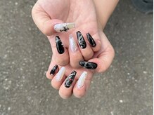 シンプルネイル～個性的ネイルまで対応しております☆