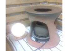 アイビーコスメティクス ディーコム(IVY.cosmetics Dcom)の雰囲気（黄土ゲルマニウムの椅子の遠赤外線で効果アップ!!）