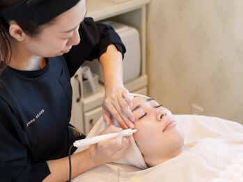 ローズストック(rose stock)の写真/【コンテスト受賞の実力派サロン★】結果重視の施術で、気になるシミを徹底ケア◎憧れのノーファンデ肌へ♪