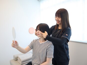 ククナ 新横浜駅前サロンの写真/国家資格の専門知識を基にした小顔矯正！くいしばり/巻き肩/肩こり等の根強い悩み解消◎[新横浜/菊名]