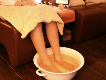 フットブルー横浜店/施術の流れ【4.フットバス】