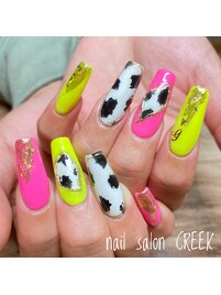 スカルプ・カウ柄ネオン