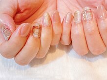 負担を少なく、自爪や指が美しく見えるよう施術します。