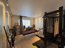鍼灸・整体スマイルアップ 梅田院【整体/肩こり/腰痛肩こり/美容鍼/小顔美容鍼】の雰囲気（貸切空間で疲労や不調を整えながらより軽やかな身体へ☆）