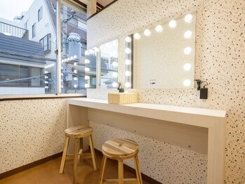 ウル(ULU)/メイクブース