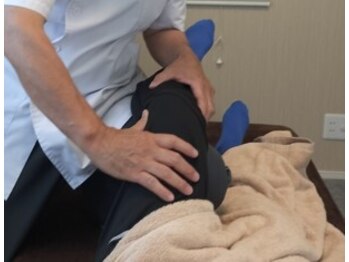 やましん施術院/仰向きでの施術