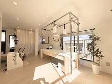 LIFE LOGパーソナルピラティス～品川大井町店～/広々としたこだわりの店内◇