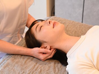 美整ルーム 横浜店(美整ROOM)の写真/【完全個室】落ち着いた空間で初めての人でも通いやすい◎歪みを細かく分析して左右差を整える小顔矯正