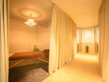アピアランスビューティー 横浜店の雰囲気（全4室の完全個室空間です。ドレッサーも各部屋にご用意♪）