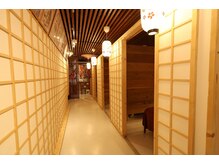 サクラ(SAKURA)の雰囲気(リラックスできる個室の温かい空間です!)