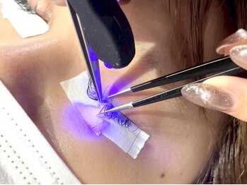 チーク 横浜西口店(cheek)の写真/秒速硬化と超持続力の最新技術☆【話題の次世代LEDエクステ導入】水や汗に強いLEDエクステはキープ力抜群♪