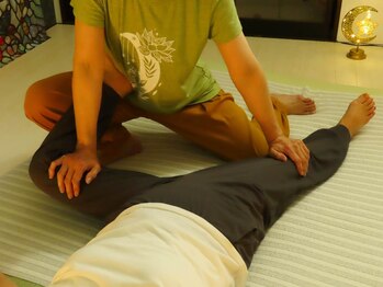 トリート(treat)/タイ古式ストレッチ風景