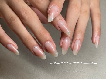 柔らかなチークネイル