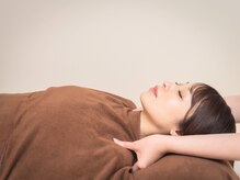 小鳥遊 タカナシ/肩や鎖骨下をほぐして