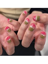 シー(SHE)/グラデーションネイル