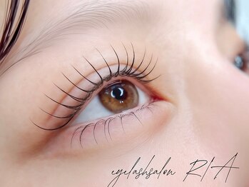 リア(RIA)の写真/【パーマ推しナチュラル派の方に★】お客様への"理想×似合わせ"が得意◇お顔に馴染むまつエクデザインも◎