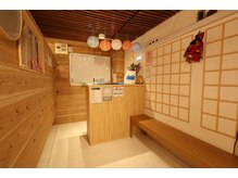 サクラ(SAKURA)の雰囲気(広々としたレセプションになっております!)